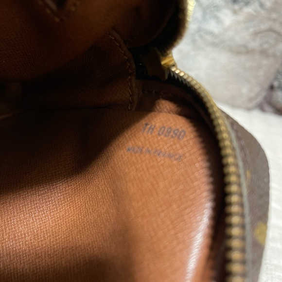 Vintage Louis Vuitton large wristlet - Picture 16 of 16